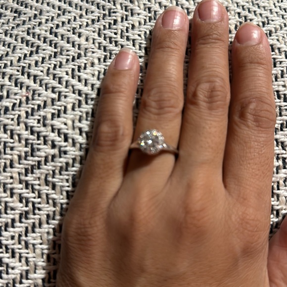 Diamond Ring in 14k White Gold - Picture 3 of 6